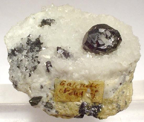 Galena crystals with quartz shown as a lead-bearing mineral reference